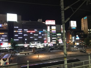 夜の名古屋駅新幹線フォーム